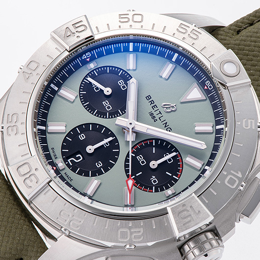 ブライトリング アベンジャーB01 クロノグラフ AB0147101L1X1 グリーン/ブラック 新品 サブカット 1枚目